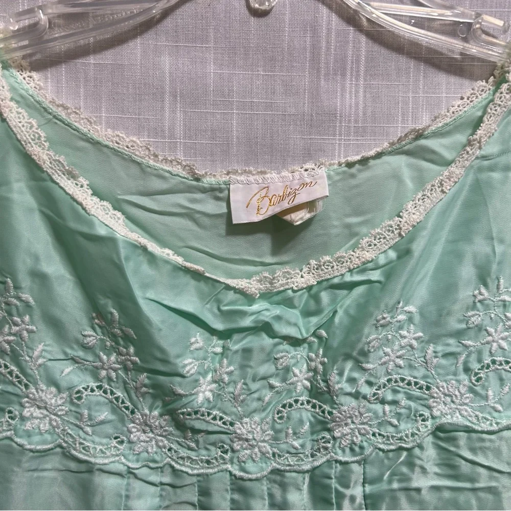 Vintage Barbizon night gown - Picture 2 of 5